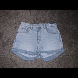 Levi’s mom short